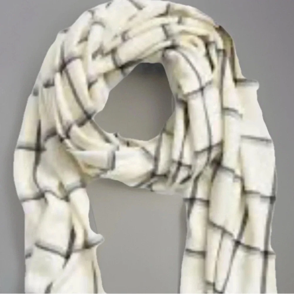 The Gap Striped Cozy Scarf Ivory & Black Windowpane Pattern So Soft NWOT 24